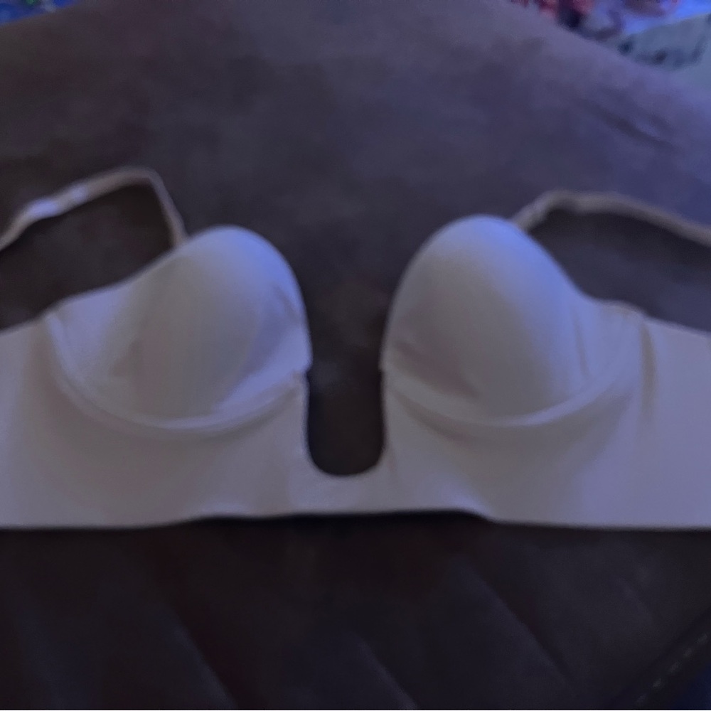 SKIMS Cream Strapless Bra